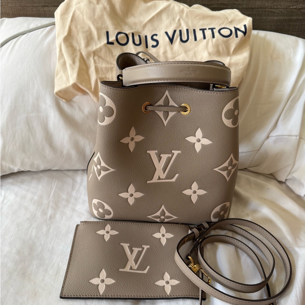 Louis Vuitton Monogram Empriente Bicolor NeoNoe MM/Dove Gray/Cream